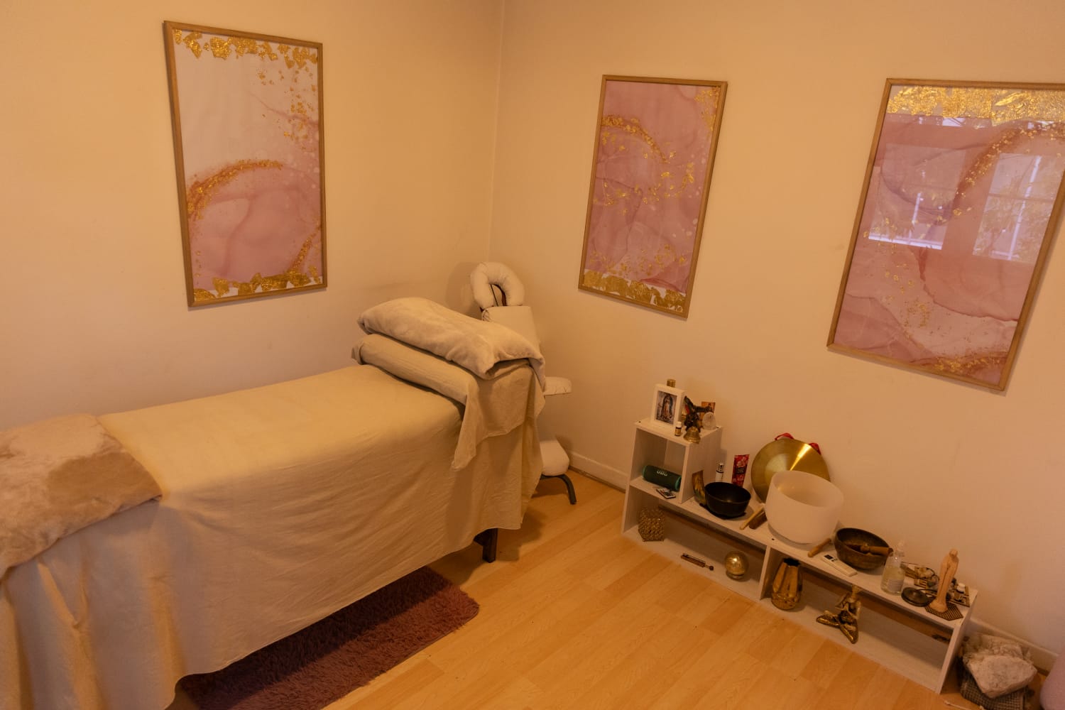 Consultorio holistico con camilla terapeutica en Belgrano